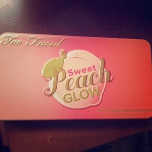 Too faced sweet peach glow